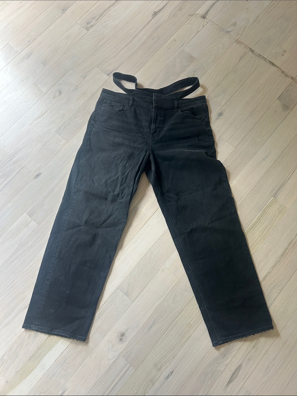 American Eagle Woman’s Black Straight-Leg Jeans